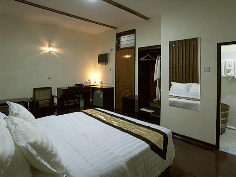 Aye Chan Thar Yangon Esterno foto
